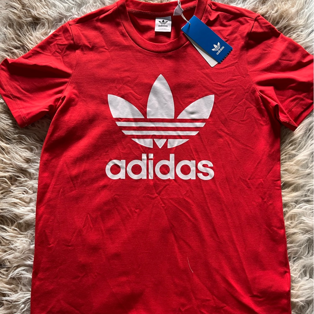 Women’s Adidas t-shirt